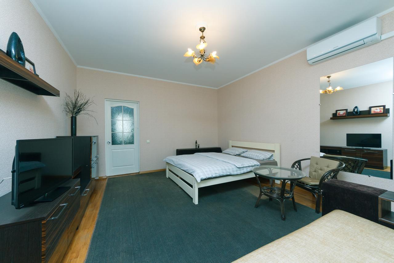 Apartment Poznyaky-Bazhana Kiev Buitenkant foto